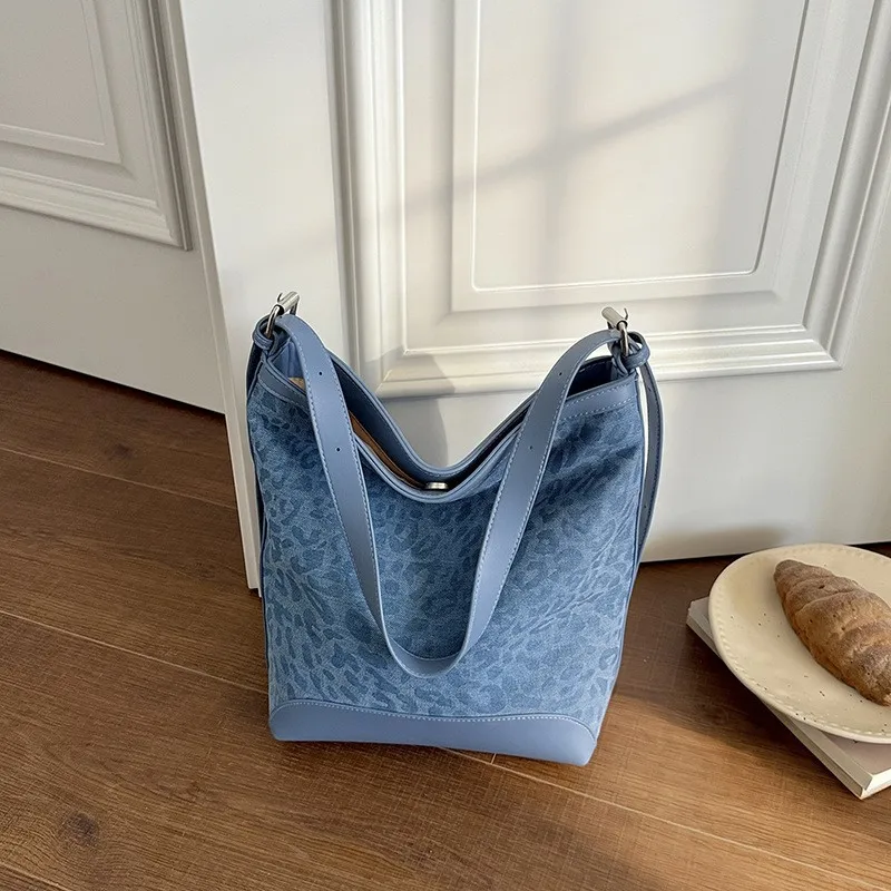 Bolso Cubo Leopardo Denim Mujer