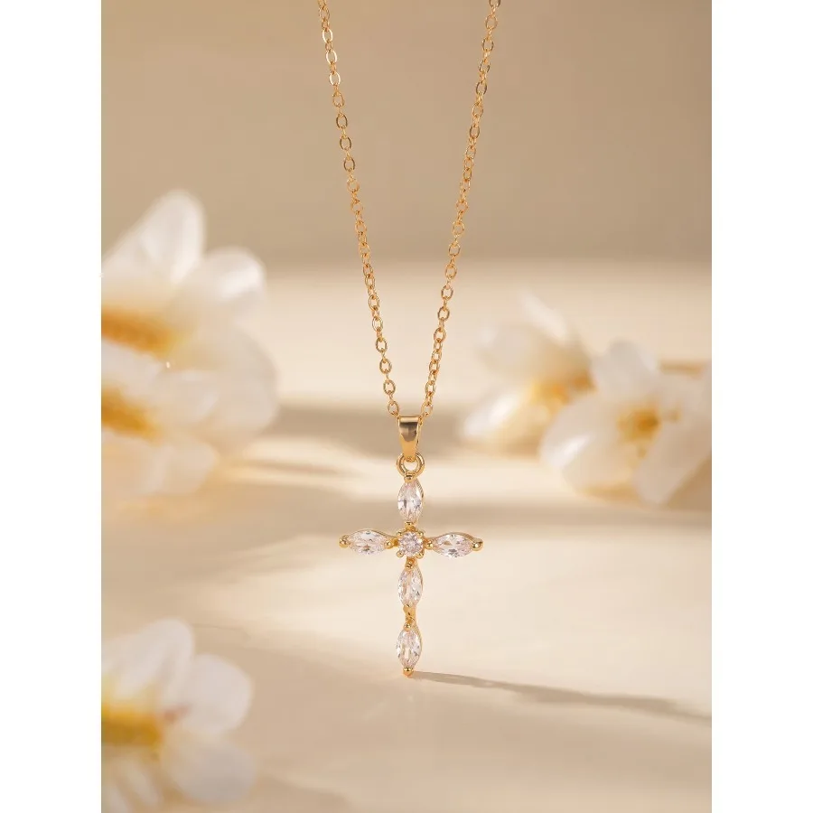 New Sparkling Micro Pave CZ Necklace, Sweet Flower Clavicle Chain Pendant for Women, Versatile Everyday Wear Jewelry Gift