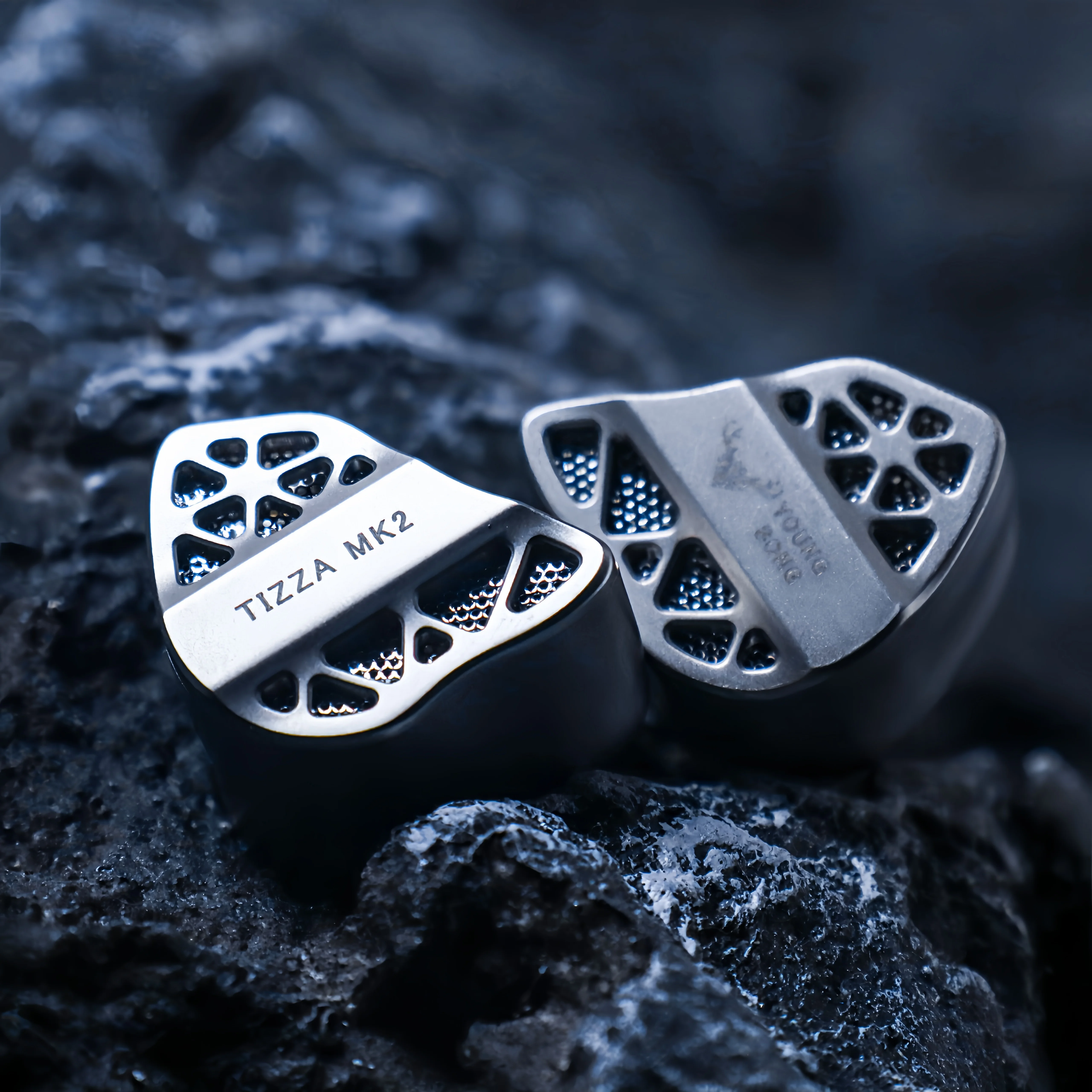 

YOUNG SONG TIZZA MK2 2DD+6BA+2BCN+6EST+Planar Hybrid Hifi Music Monitor Studio Bass Audiophiles Musician's Earphones