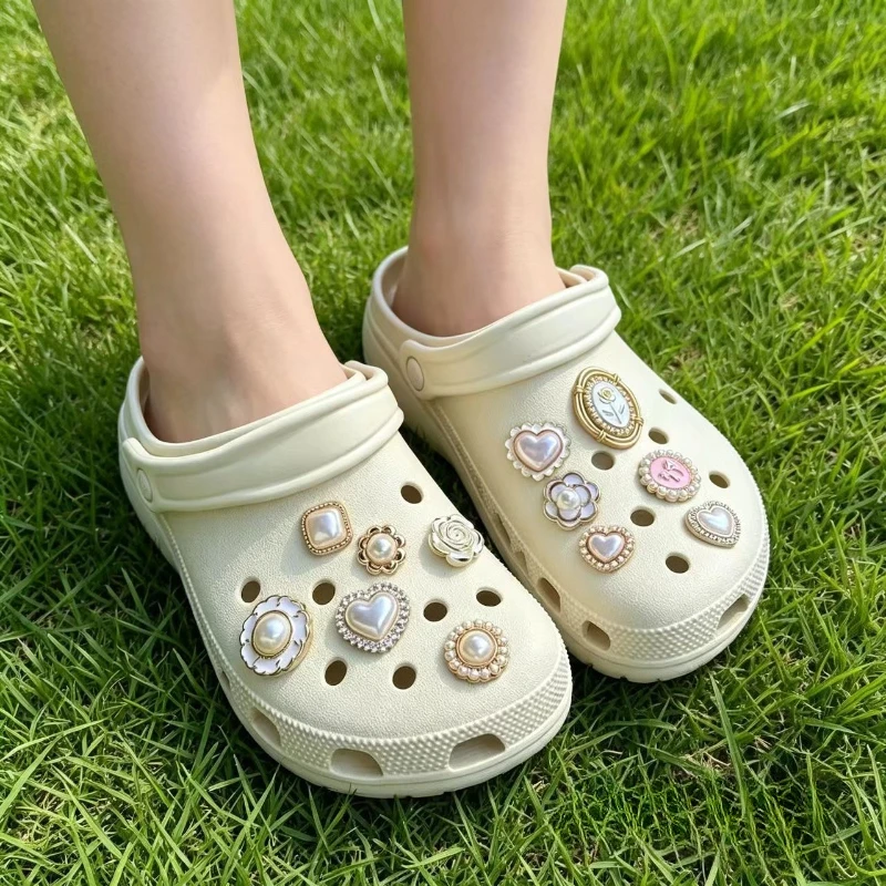 Hot Sales Fashion Shoe Charm Pins DIY Pearl Love Diamond Rose Style Handicrafts Detachable Buckle Charms Hole Shoes Accessories