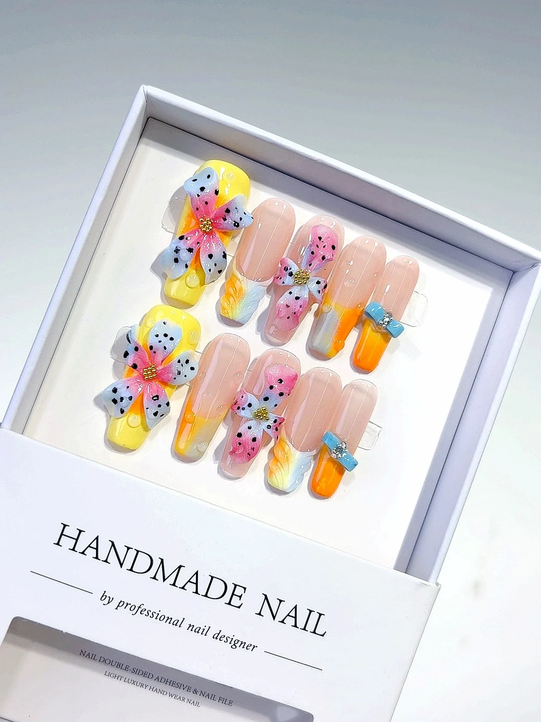 

Розовый трехмерный резной длинный лестничный модный маникюр во французском стиле (M115)