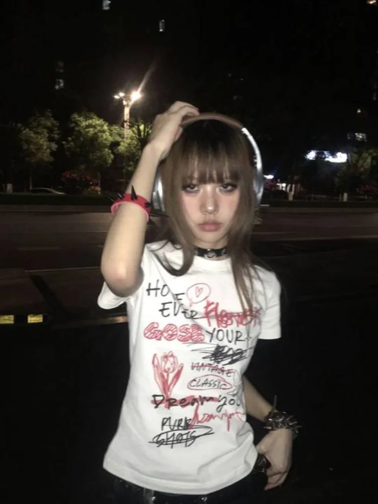 

Y2K retro Harajuku spicy girl graffiti printed women's T-shirt summer new item niche short sleeved versatile women's clothing