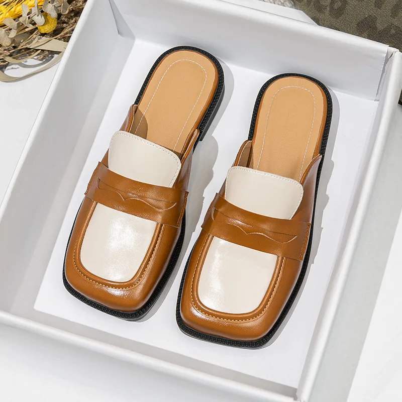Zapatillas de otoño con punta cubierta para mujer, zapatos de cuero decorativos de Metal con cabeza cuadrada, zapatos Muller de gran tamaño con paso de un solo paso