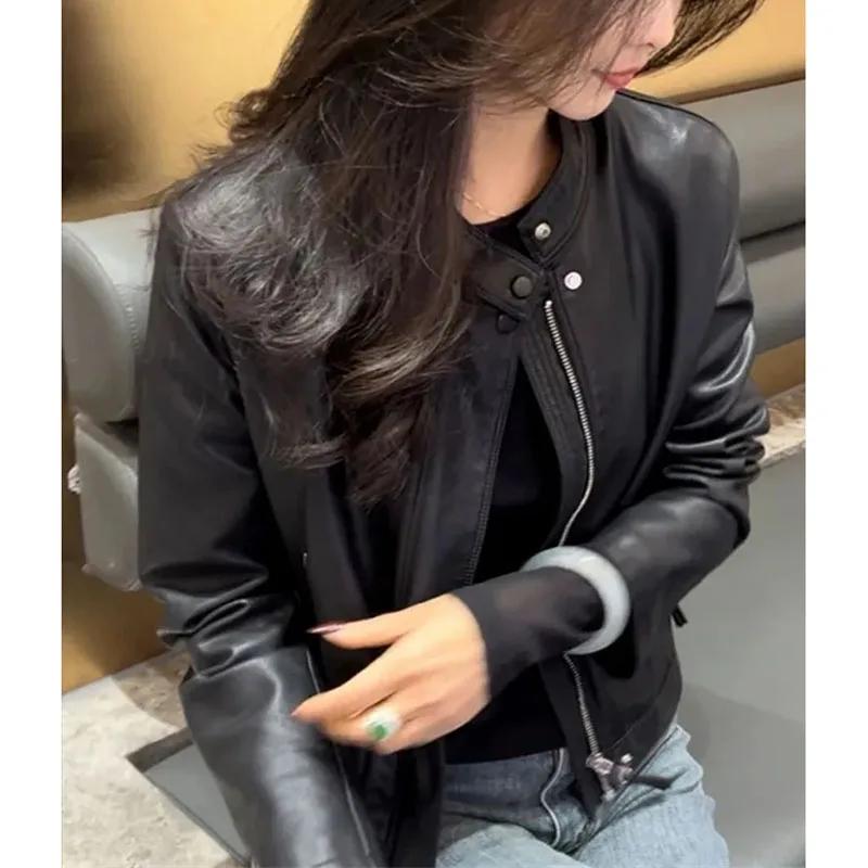 2025 أنثى الترفيه قصيرة سترة جلدية سيدة الوقوف طوق بولي Leather سترة جلدية ربيع الخريف المرأة طويلة الأكمام معطف جلد فو