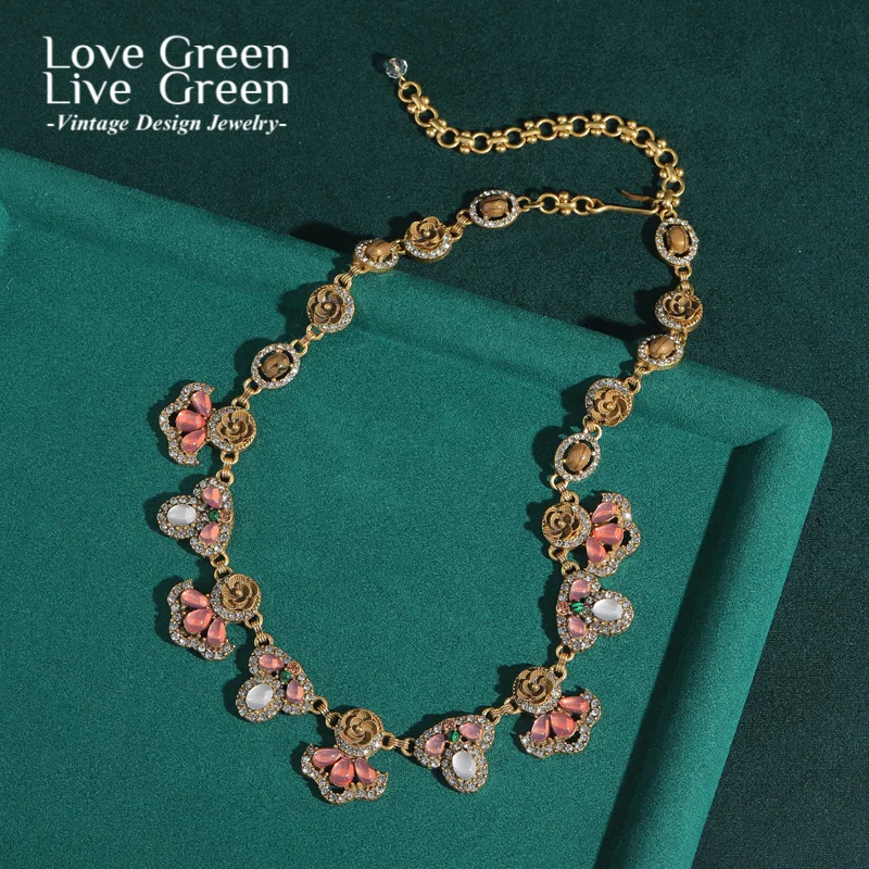 

Vintage Natural Stone Pink Necklaces For Woman Antique Rose Quartz Flower Gold Color Rhinestone Luxury Jewelry Designer 2025