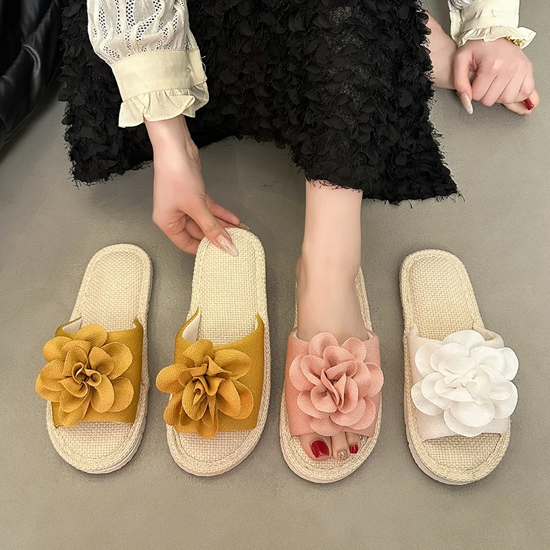 2026 New Women's Outdoor Leisure Holiday Style Beach Flip-flops Summer Floral Decoration Soft Bottom Light Plus Size Flip-flops