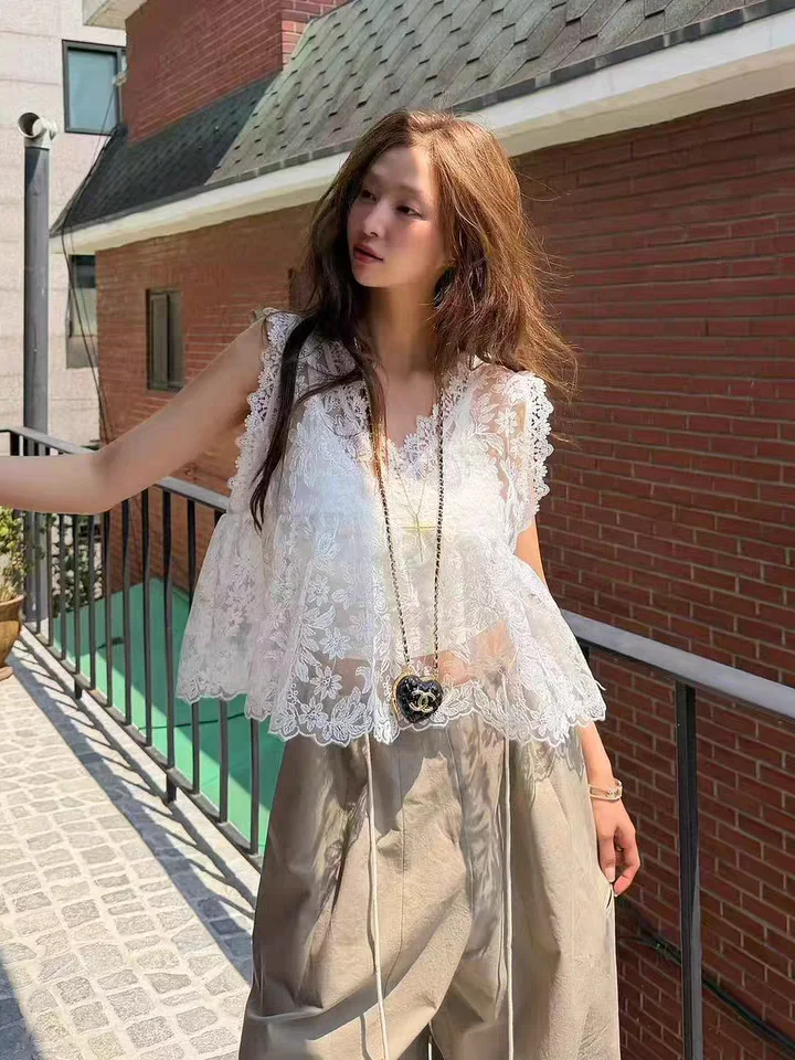 Sexy Lace Hollow out Design V-Neck Strapless Crop Top for Women Summer Loose Fit Outerwear Short Length A-Line Wide Shoulder