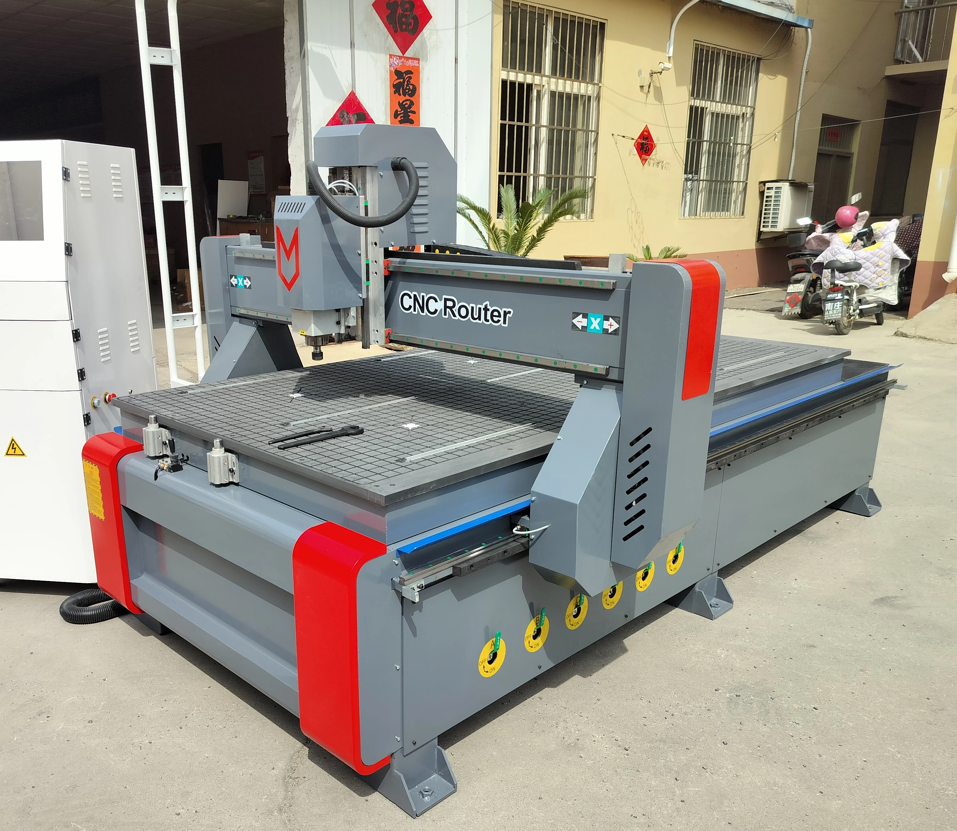 Small Business 1530 1300*2500mm Wood CNC Router Furniture Making Machine 1325 Table Size