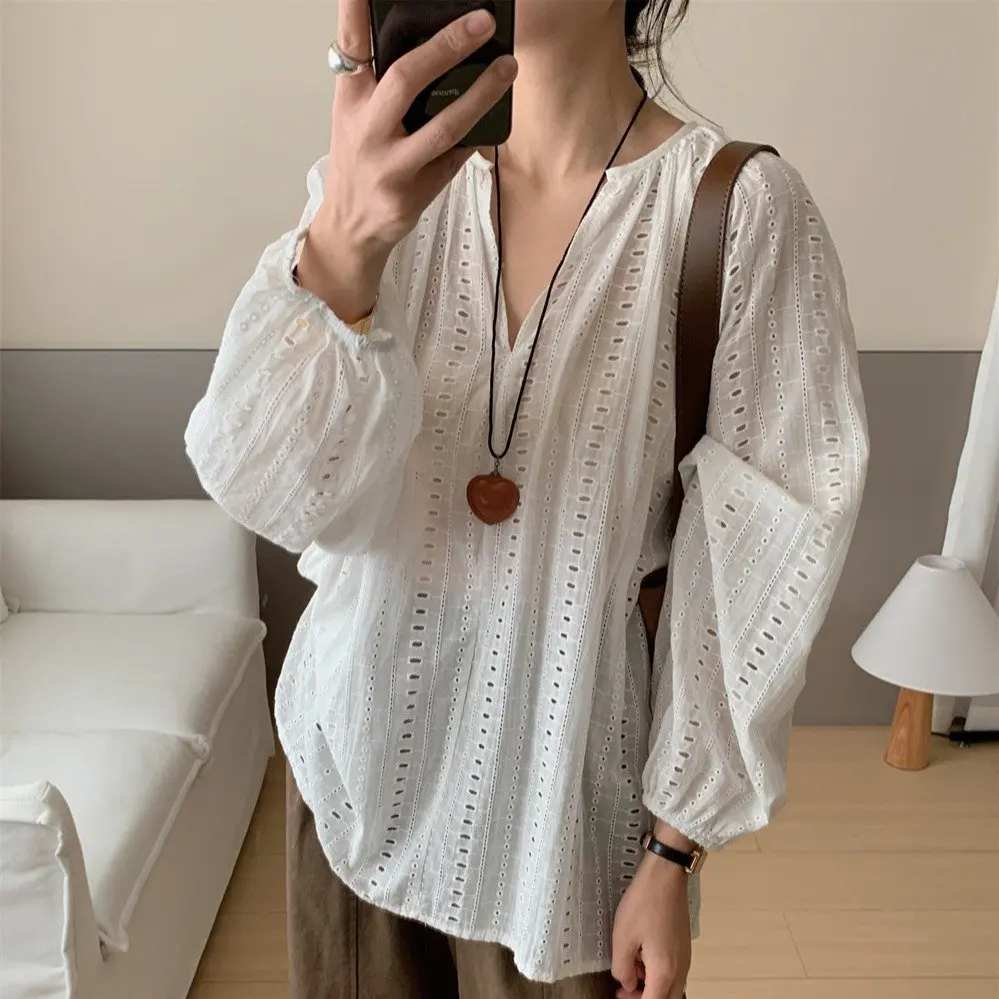 

Retro Sle V-Ne Embroidered Long Sve Loose Women's irt Chic Spring Faion Hollow out Lace Paneling Versatile Lazy Sle