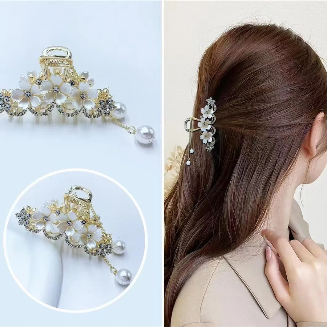 New Camellia Flower Rhinestones Temperament Imitation  Pearl Tassel Hair Claws for Women Sweet Elegant Metal Head Accessories