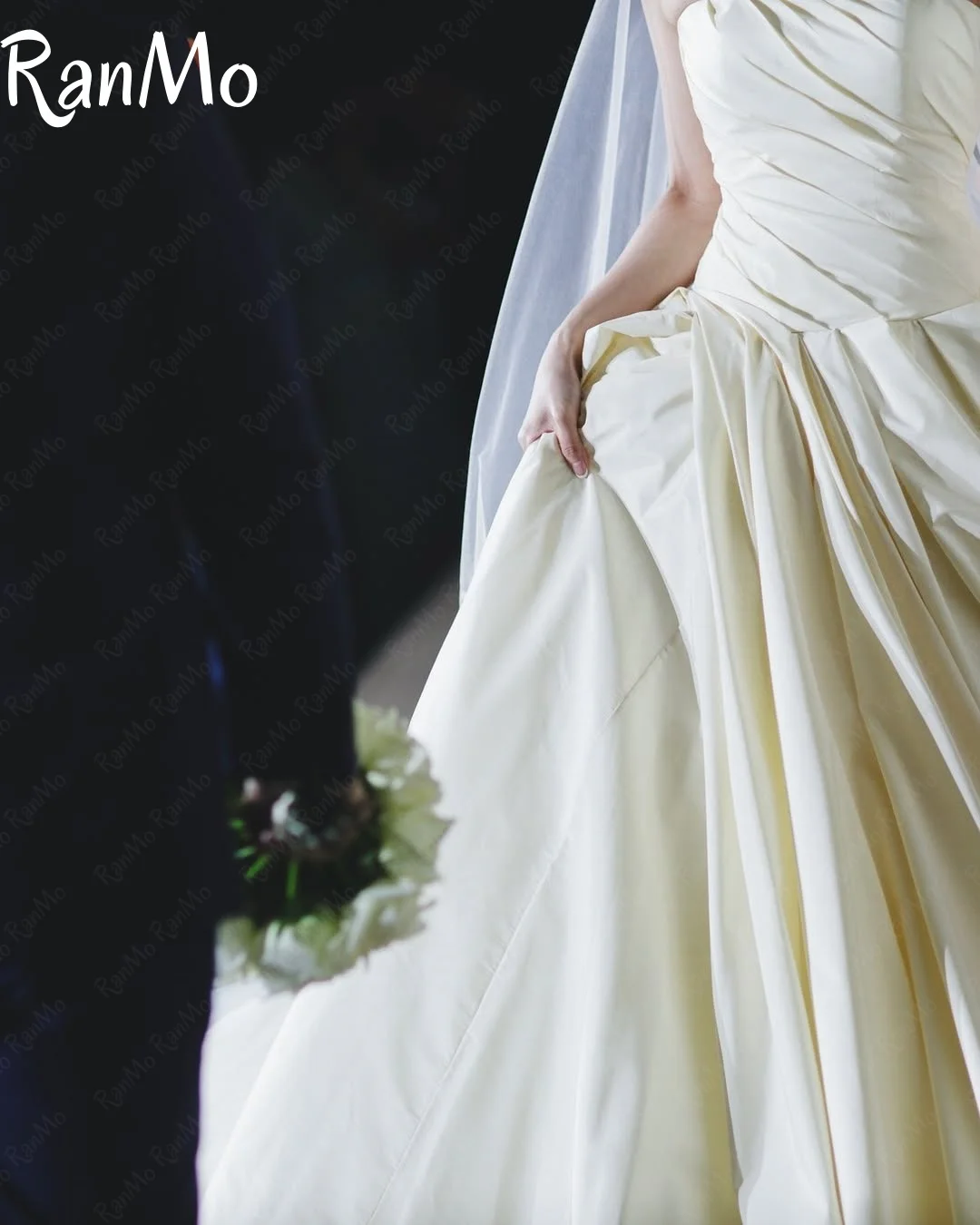 Ranmo 2025 Customized Elegant A Line Light Yellow Wedding Dress Floor-Length Stain Strapless Sleeveless Pleat Corest Bridal Gown