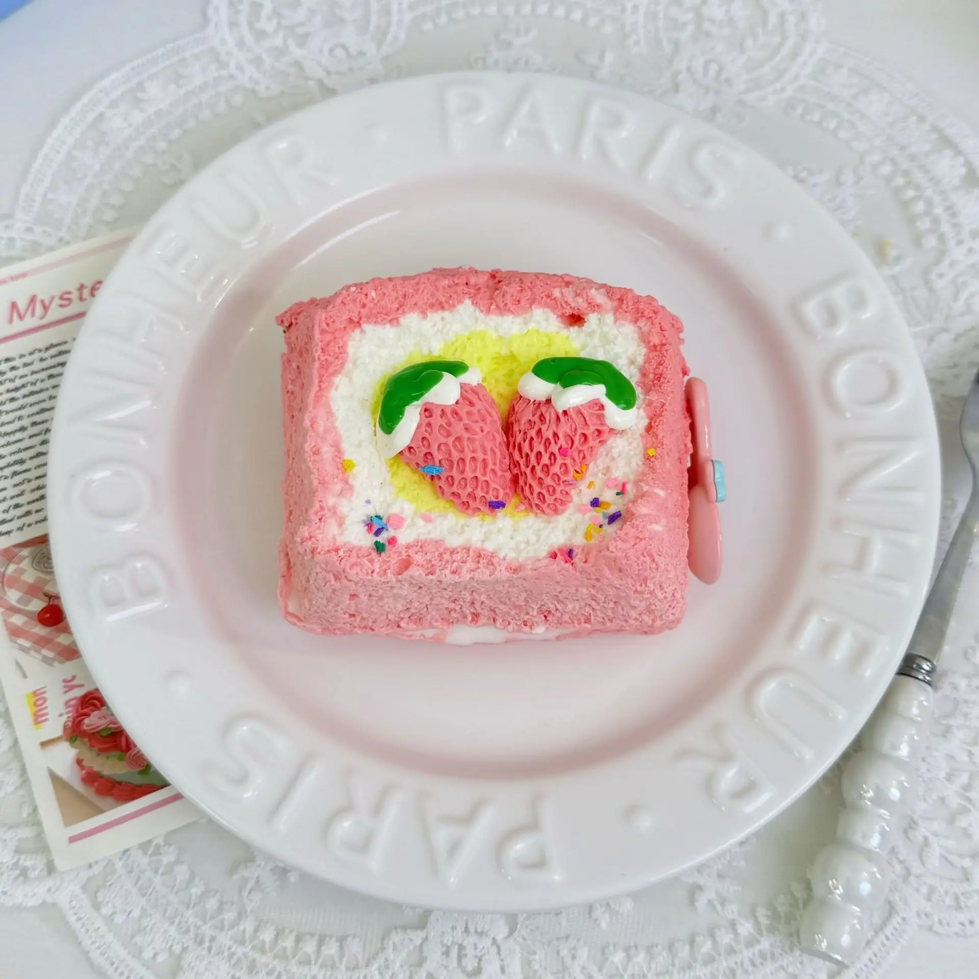 Squisito giocattolo per alleviare lo stress con torta di fragole a doppio strato, pane alla frutta, giocattolo gommoso regalo per ragazza a rimbalzo lento