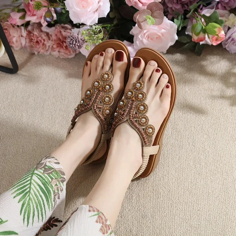 صيف 2025 من الطراز البوهيمي الجديد بإبزيم من حجر الراين المطرز مع صنادل كعب مرن #2