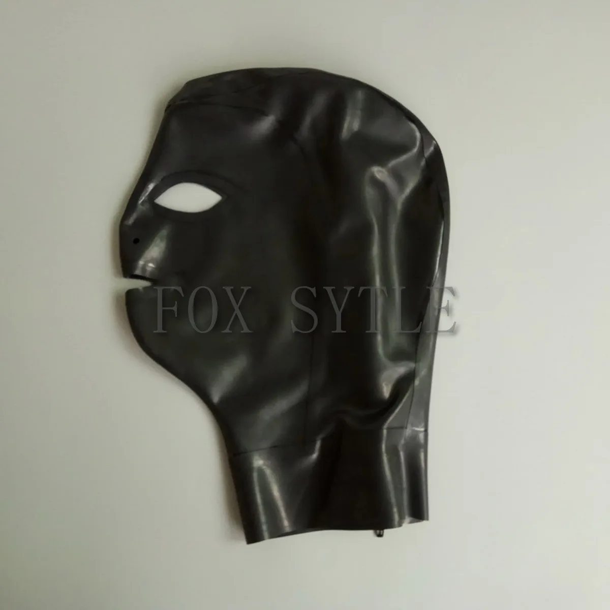 

В наличии: колпачки из натурального каучука, черные заглушки (черный цвет)