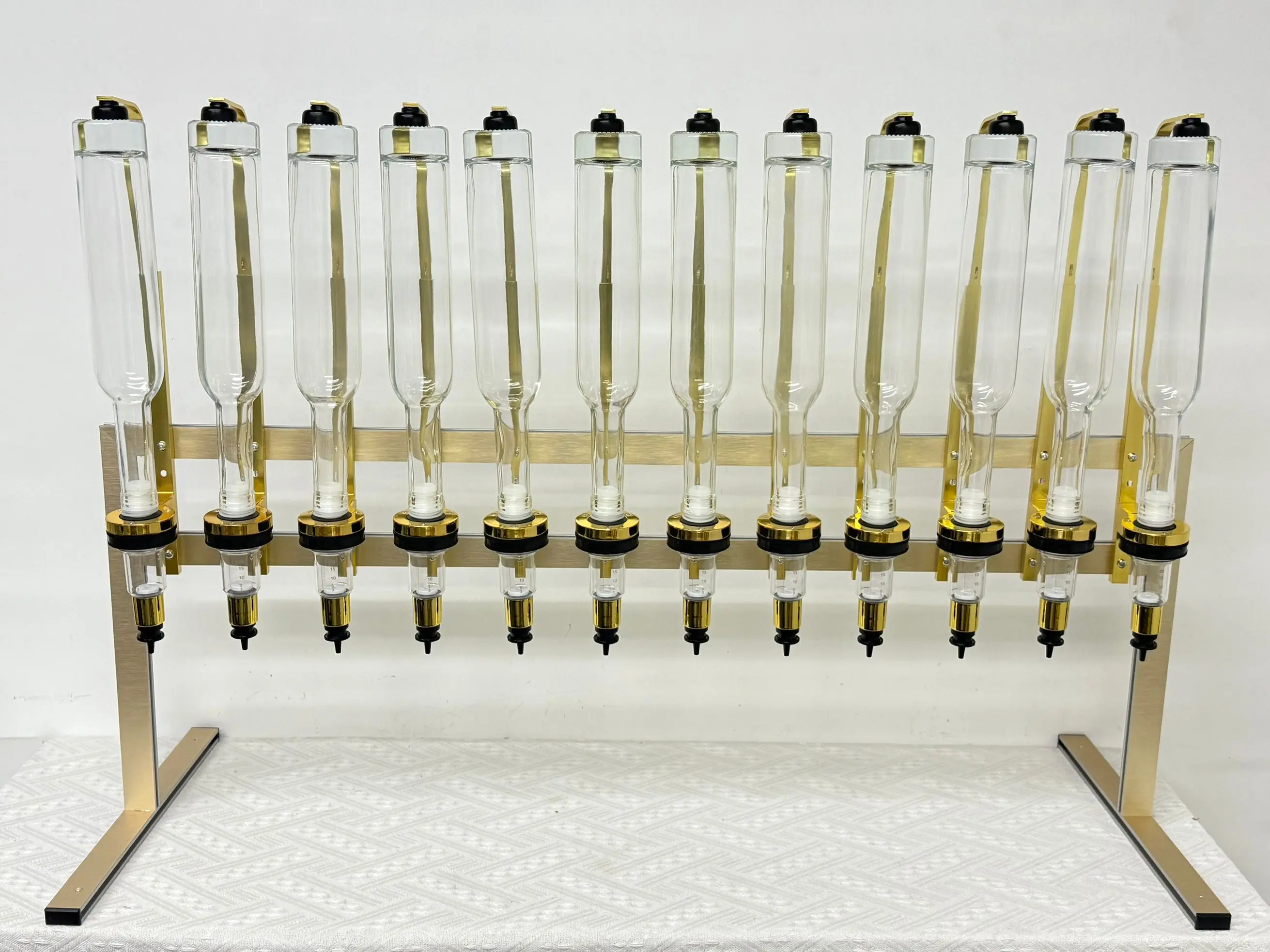 Golden Perfume Display Rack With 6 Pump Dispenser 375/500/750ml Perfume Filling Machine For 6 Bottles