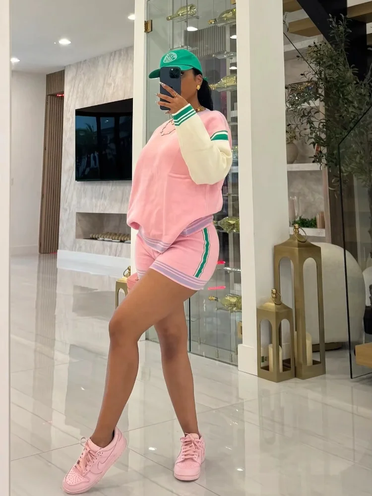 

Три сестры, новинка 2025, женская одежда, спортивный удобный повседневный костюм из двух предметов с цветными блоками и длинными рукавами, короткий вязаный костюм