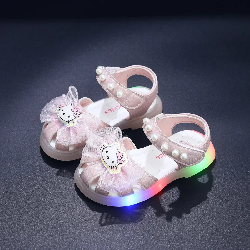 รองเท้าลำลองเด็กเล็กแบบมีไฟ LED ลายคิตตี้น่ารักสำหรับฤดูร้อน เหมาะสำหรับเด็กผู้หญิง ใส่เล่นชายหาดหรือกิจกรรมกลางแจ้ง