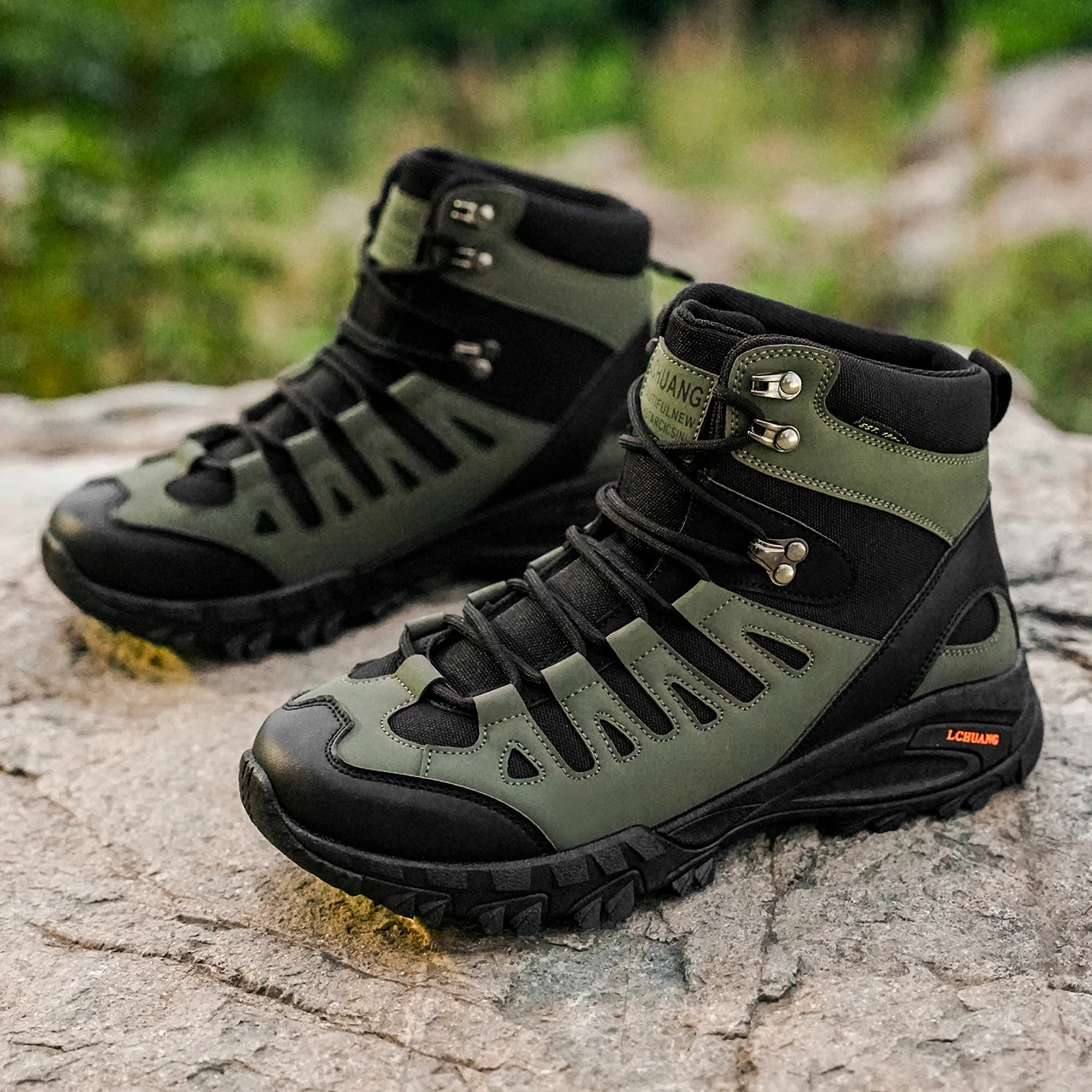 Klassische Herrenstiefel mit hohem Schaft, strapazierfähige Sohle, weiches Obermaterial, klassisch und modisch, geeignet zum Wandern und für Outdoor-Aktivitäten. – Detail 1