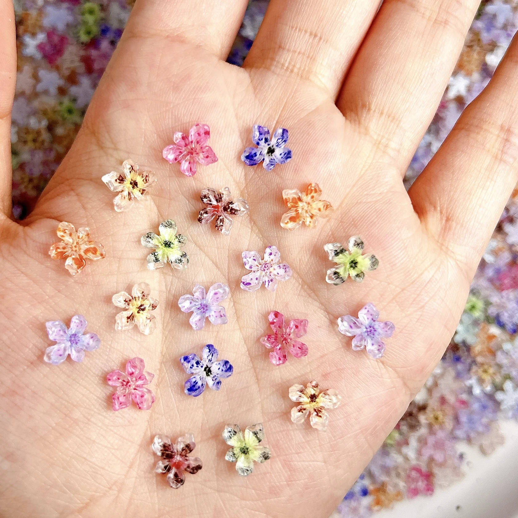 50PCS Creative Irregular Colored Flowers Nail Charms 3D Translucent Unique Spot Flowers Resin Nail Art Decorations DIY Manicure