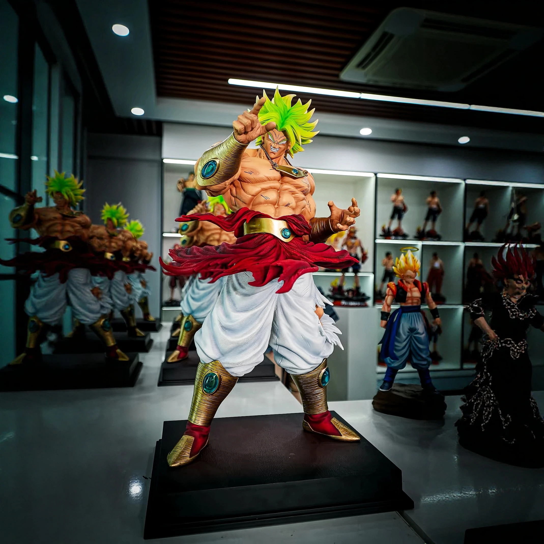 

В месте Dragon Ball Z Jt Статуя Broly Фигурка Ssj3 Broly Super Saiyan ПВХ Фигурки 50 см Коллекция Режим Игрушки Подарки на день рождения