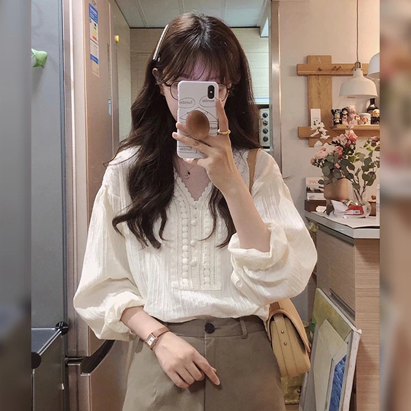 

Белая кружевная блузка с V-образным вырезом для женщин, уникальный дизайн для ранней весны, элегантный модный топ с длинными рукавами, однотонный, стандартный крой