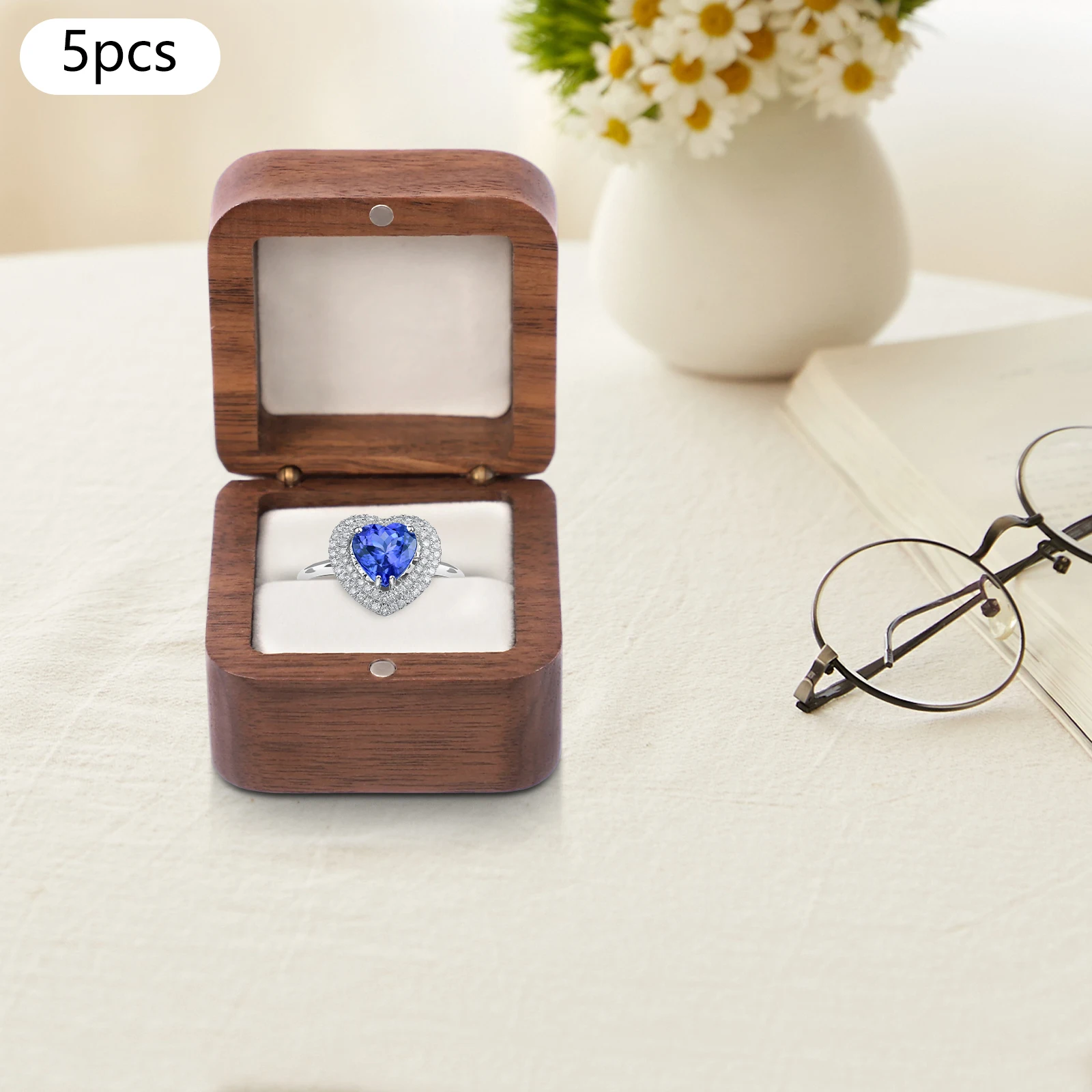 Lot de 5 boîtes à bagues en bois de noyer naturel avec fermeture magnétique, boîte cadeau à bijoux doublée de flanelle, étui de demande en mariage pour mariage et fiançailles