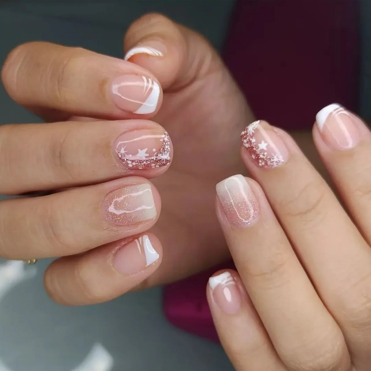 Juego de 24 Uds de uñas postizas francesas, diseño de polvo brillante, cubierta completa, uñas cuadradas cortas, acabado artístico, uñas postizas usables, punta de uñas