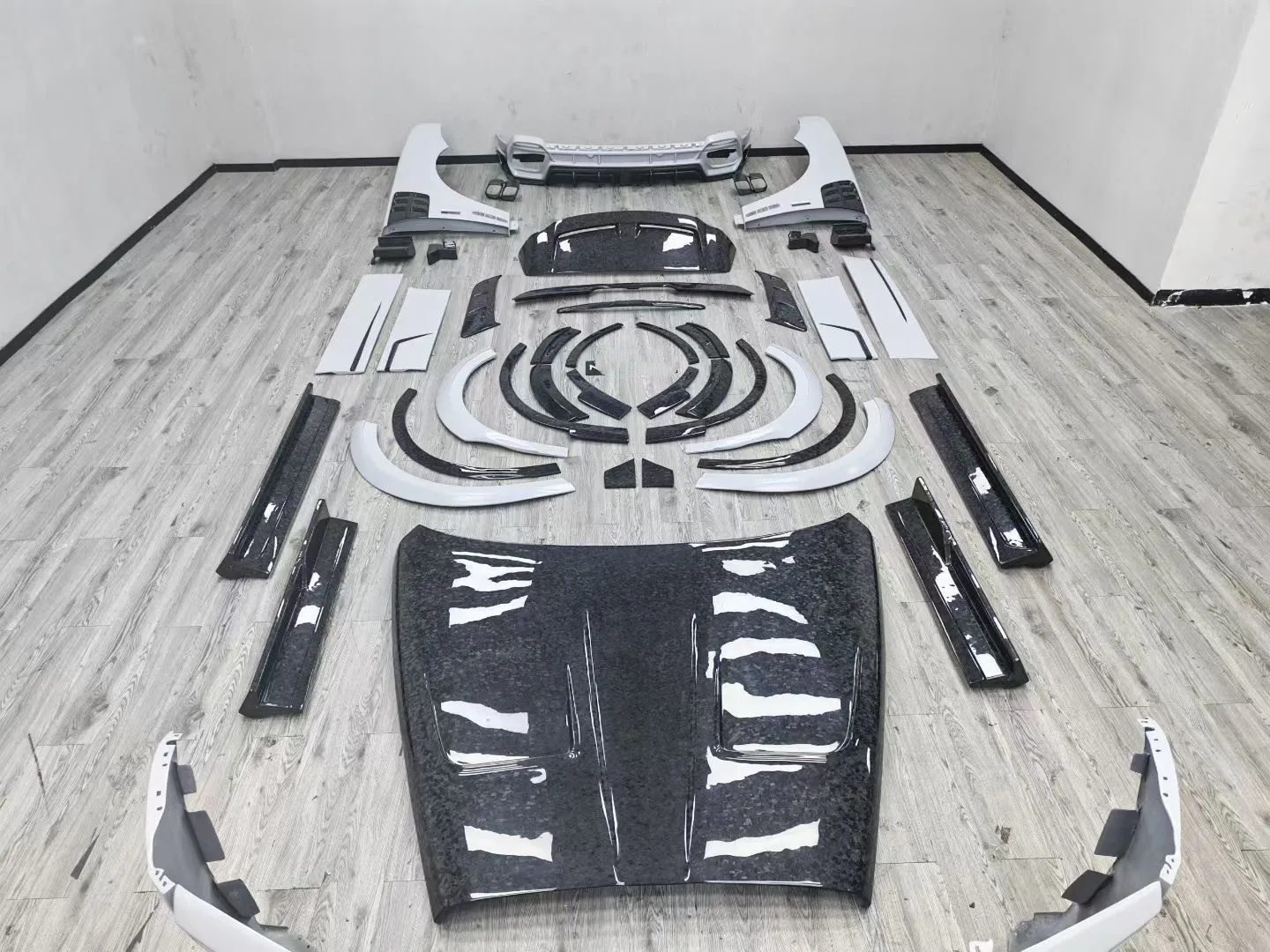 Custom-Fit Dry Carbon Fiber Upgraded MS Style Body Kits for Rolls-Royce Cullinan Bumper Front Lip Side Skirt Body Kit