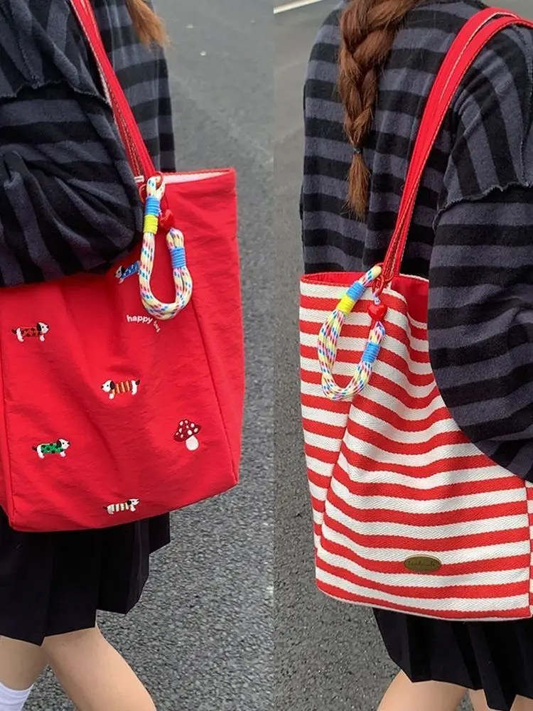 Cute Dachshund Dog Embroidery Canvas Bucket Bag Single Shoulder Commuter Bag Women's Red Student Class Travel Bag