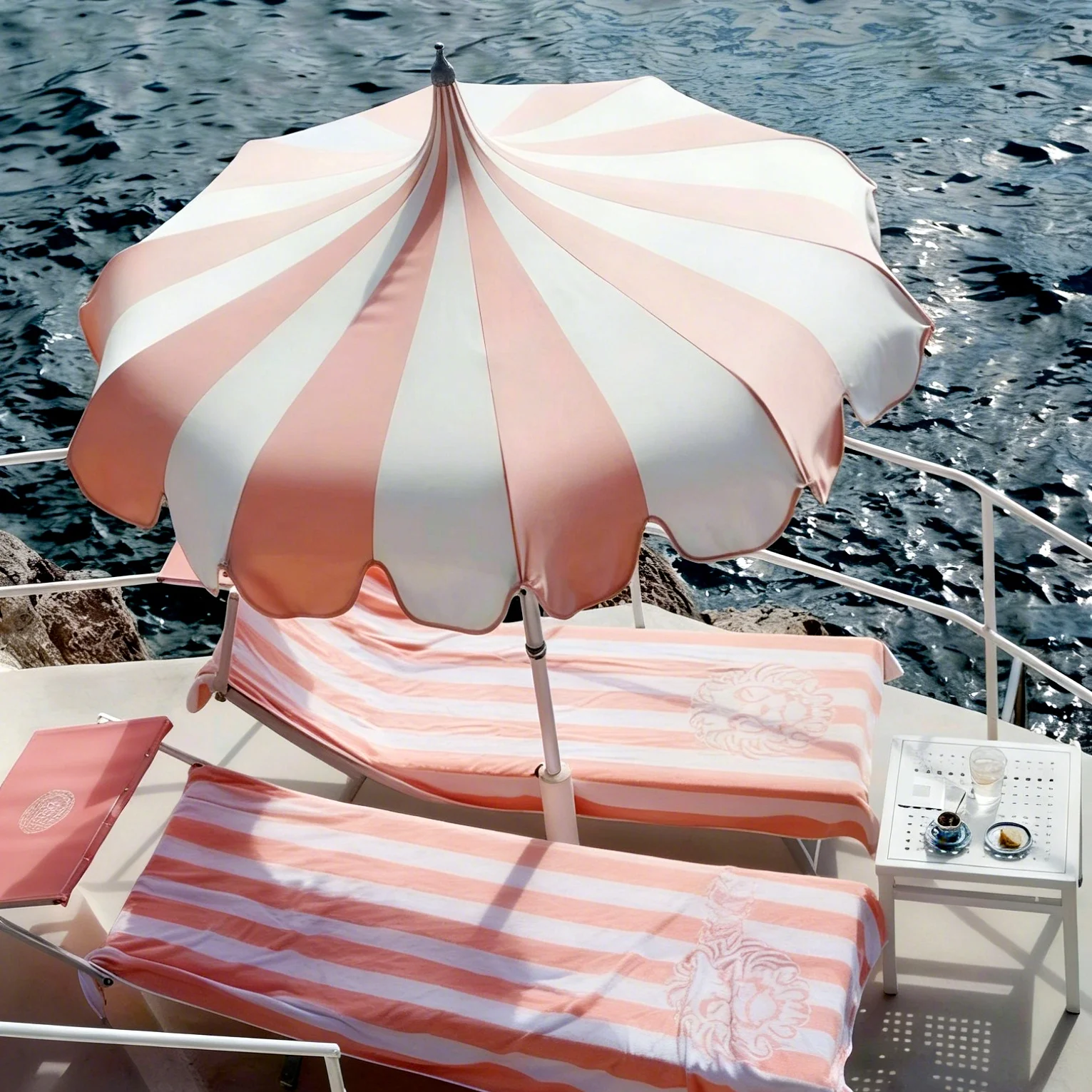 Luxury Retro UV Protected Striped Scalloped Edge Pagoda Sun Shade Outdoor Poolside Cafe Courtyard Beach Garden Patio Umbrella