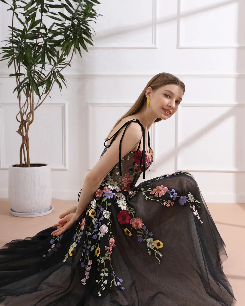 Cathy Princess Black Tulle Wedding Dresses Spaghetti Strap Flowers Appliques فساتين سهرة Elegant Knee-length vestidos de fiesta