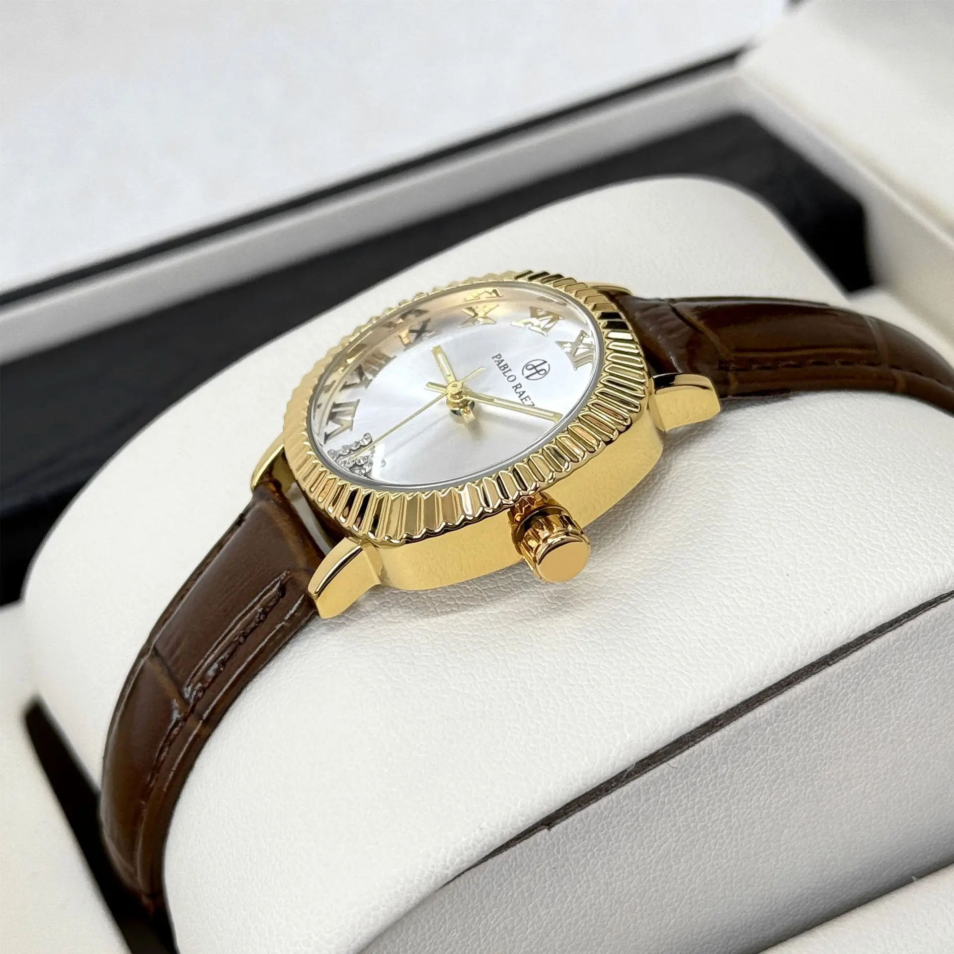 Marca de luxo relógio feminino calendário de couro à prova dwaterproof água negócios senhoras moda quartzo relógios de pulso (presente: caixa e bateria de reposição)