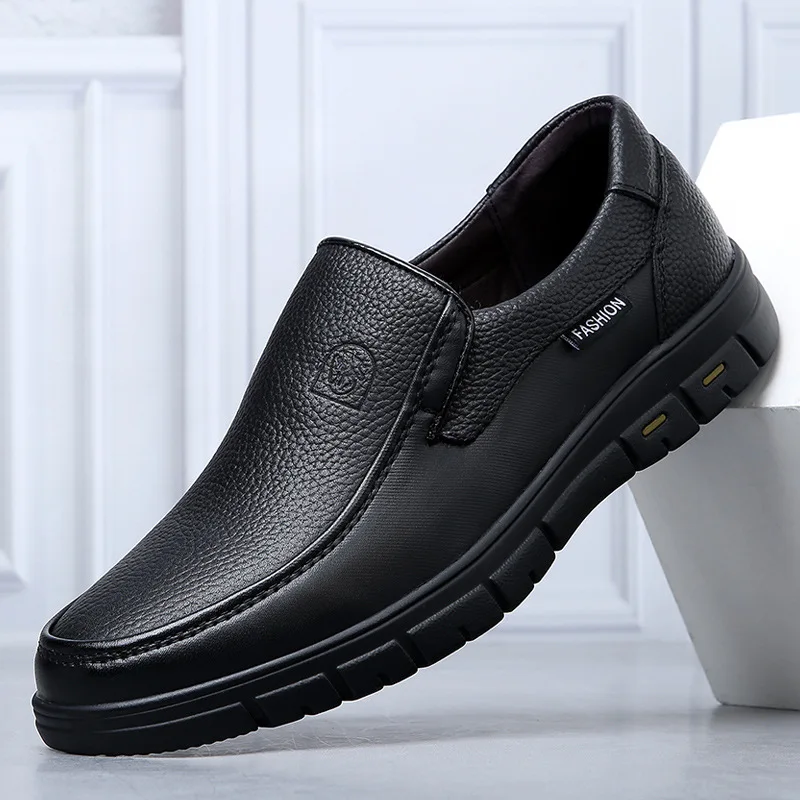 Nuevos zapatos hechos a mano de cuero genuino, zapatos informales para hombres, zapatos para caminar con plataforma plana, calzado para exteriores, mocasines, zapatillas transpirables