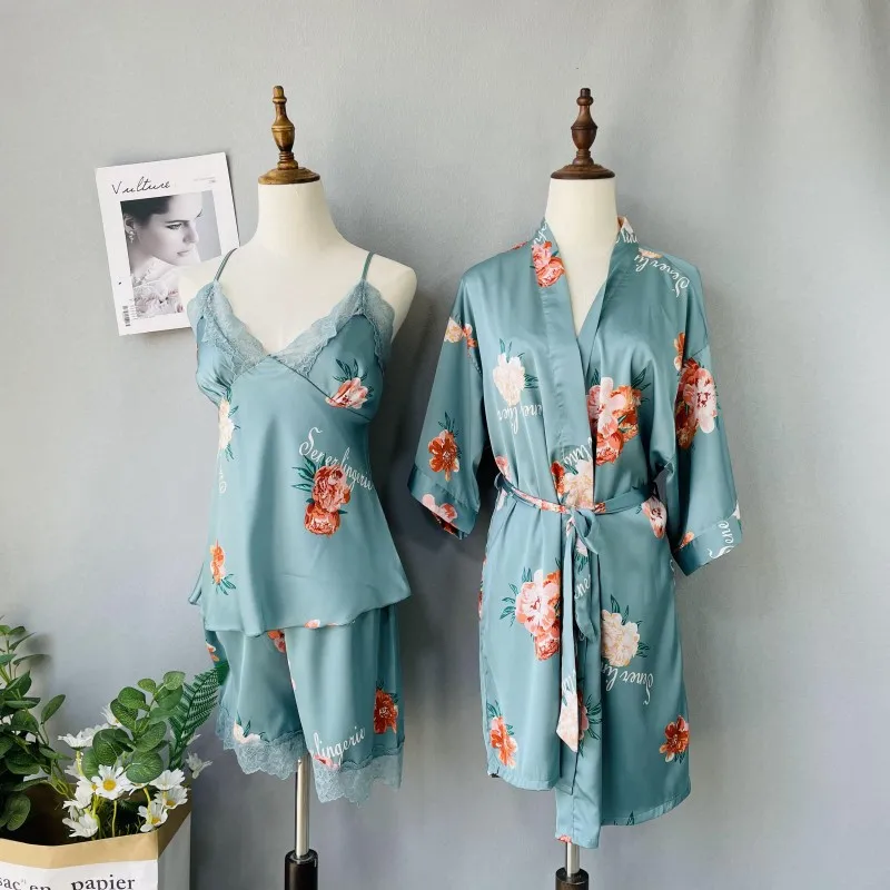 

Комплект пижамный женский атласный из трех предметов, одежда для сна с принтом, халатный топ на бретелях и шорты, Пижамный костюм, пикантная летняя Домашняя одежда, нижнее белье