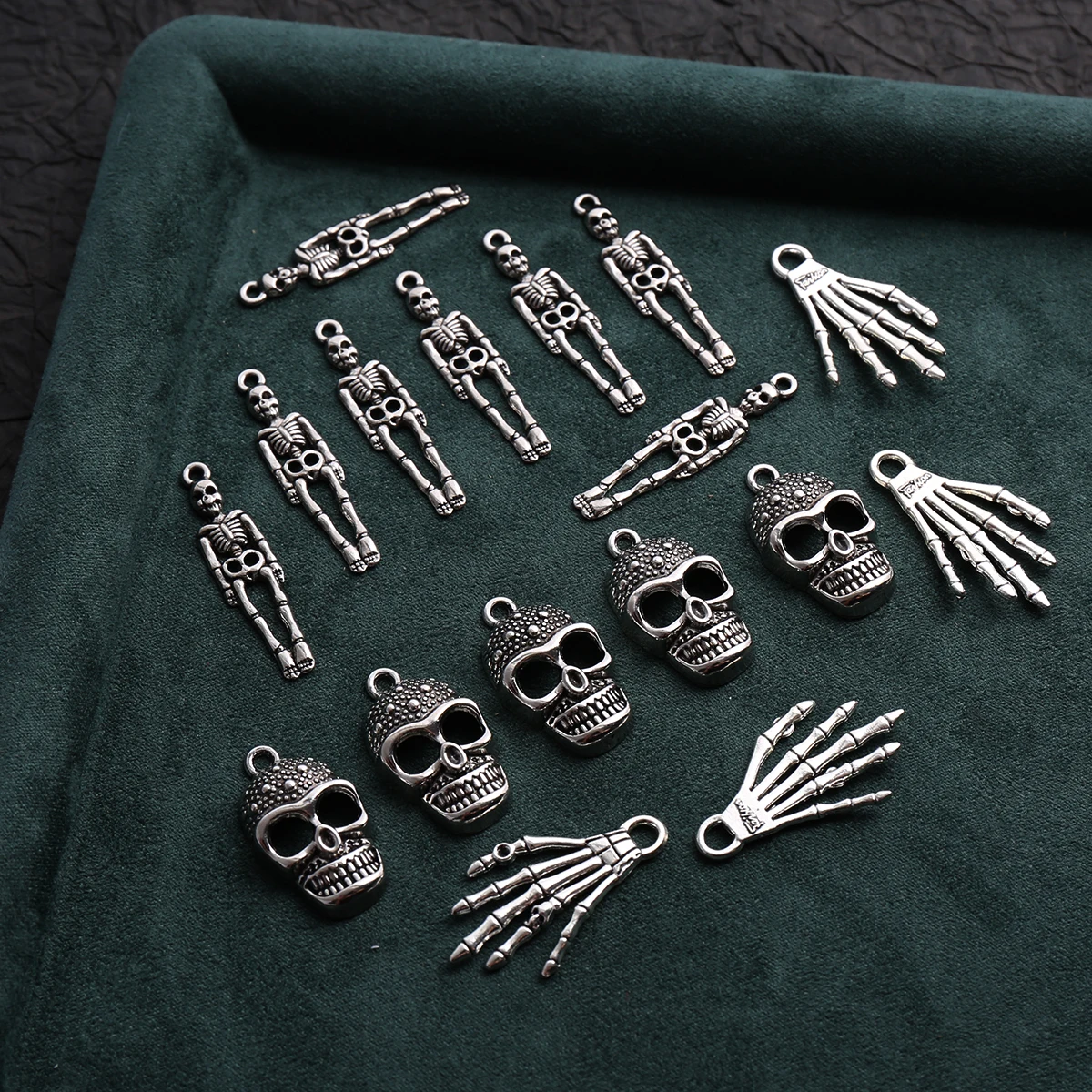 17-Piece Set of Skeleton DIY Handmade Accessories, Including Full-Body Skeletons, Embossed Skulls, and Skeleton Palms in Various Shapes, Suitable for DIY Bracelets, Necklaces, Earrings, Pendants, and Handmade Beaded Decoration Accessories