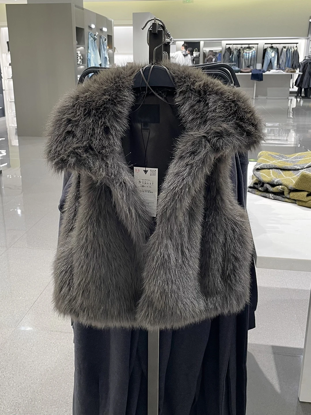 Fashionable Warmth Women's High Collar Artificial Fur Vest New Winter Sweet Style Short Outerwear Ladies Coat Button Closure