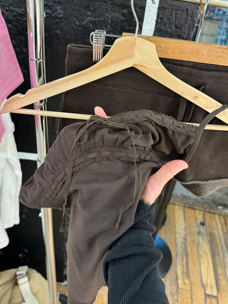 

Коричневая тонкая майка с кружевной отделкой, женские летние сексуальные укороченные топы без рукавов со шнуровкой и v-образным вырезом в консервативном стиле, винтажные милые базовые топы на бретелях