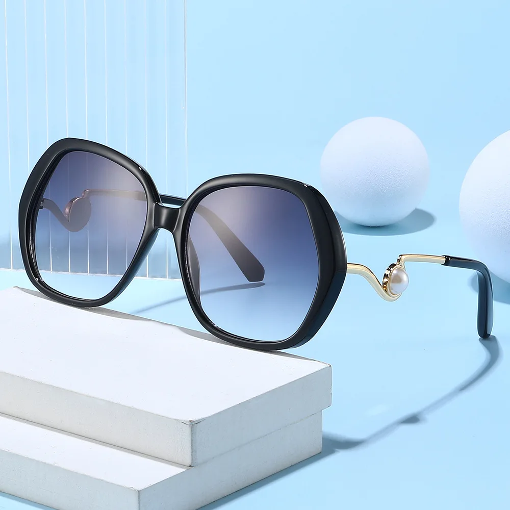 

Side Pearl Polygonal Fashion Sunglasses with Irregular Geometric Design Metal Frame Temple Accessories Glasses Women