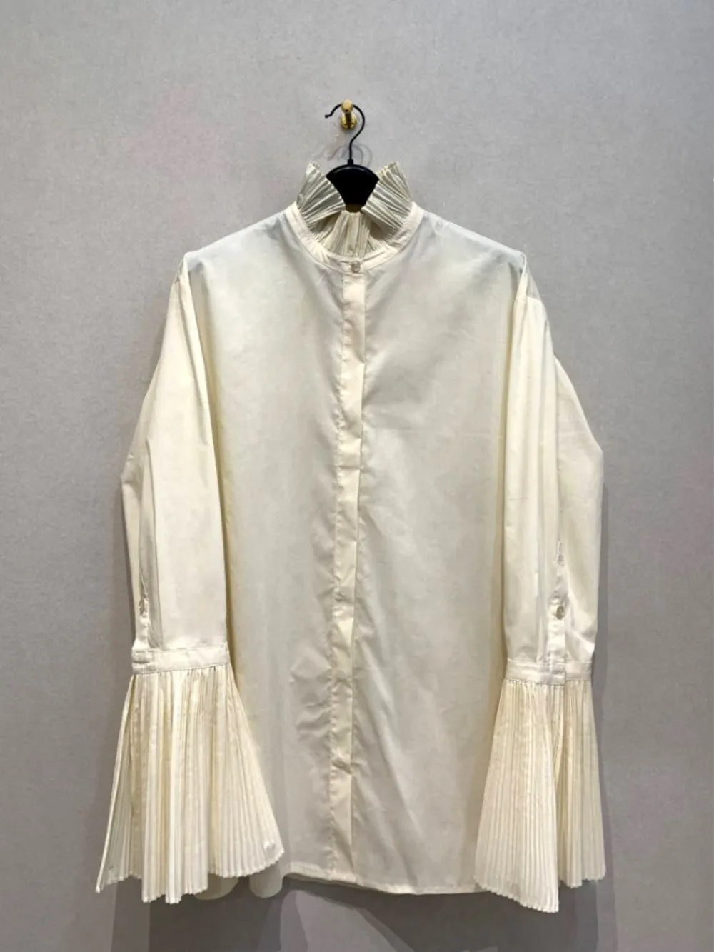 

Свободные однотонные рубашки с расклешенными рукавами и рюшами, японские французские универсальные свободные тонкие блузки с воротником-стойкой, милые свежие лоскутные мягкие блузки