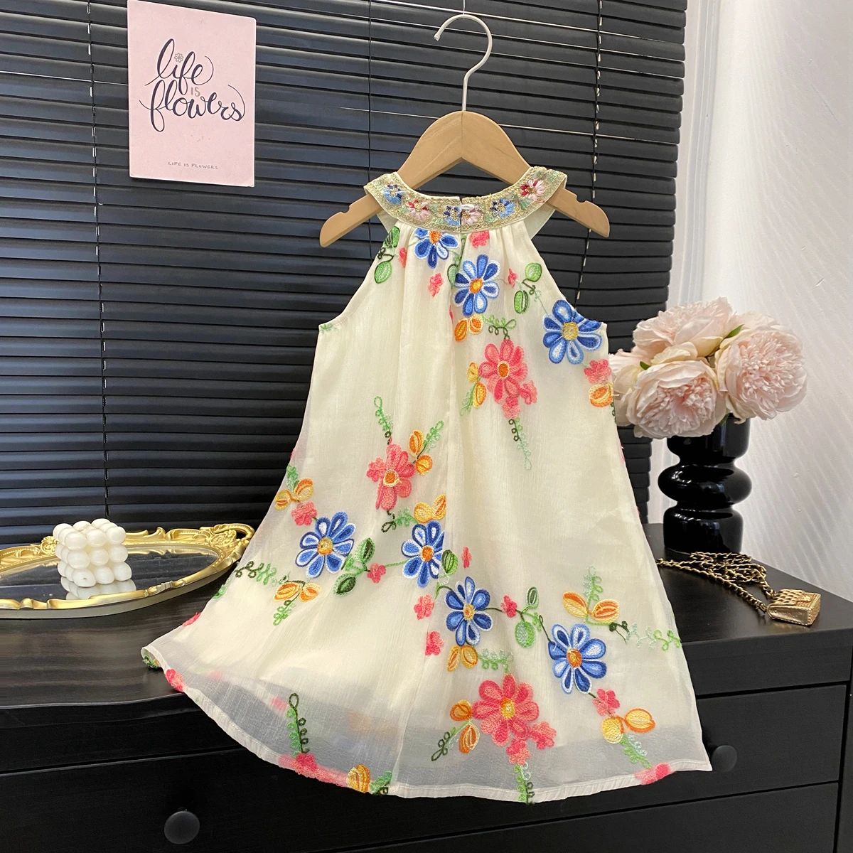 New Girls' Dress Summer Fashion Flower Embroidered Neck Hanging Beach Vacation Dress