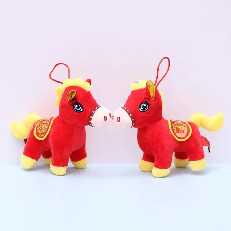1 قطعة حقيبة دمية المهر المريحة قلادة 2026 السنة الجديدة التميمة الأحمر الحصان الصغير ألعاب من القطيفة حية لطيف سطح المكتب الحيوانات الأليفة مهرجان هدية