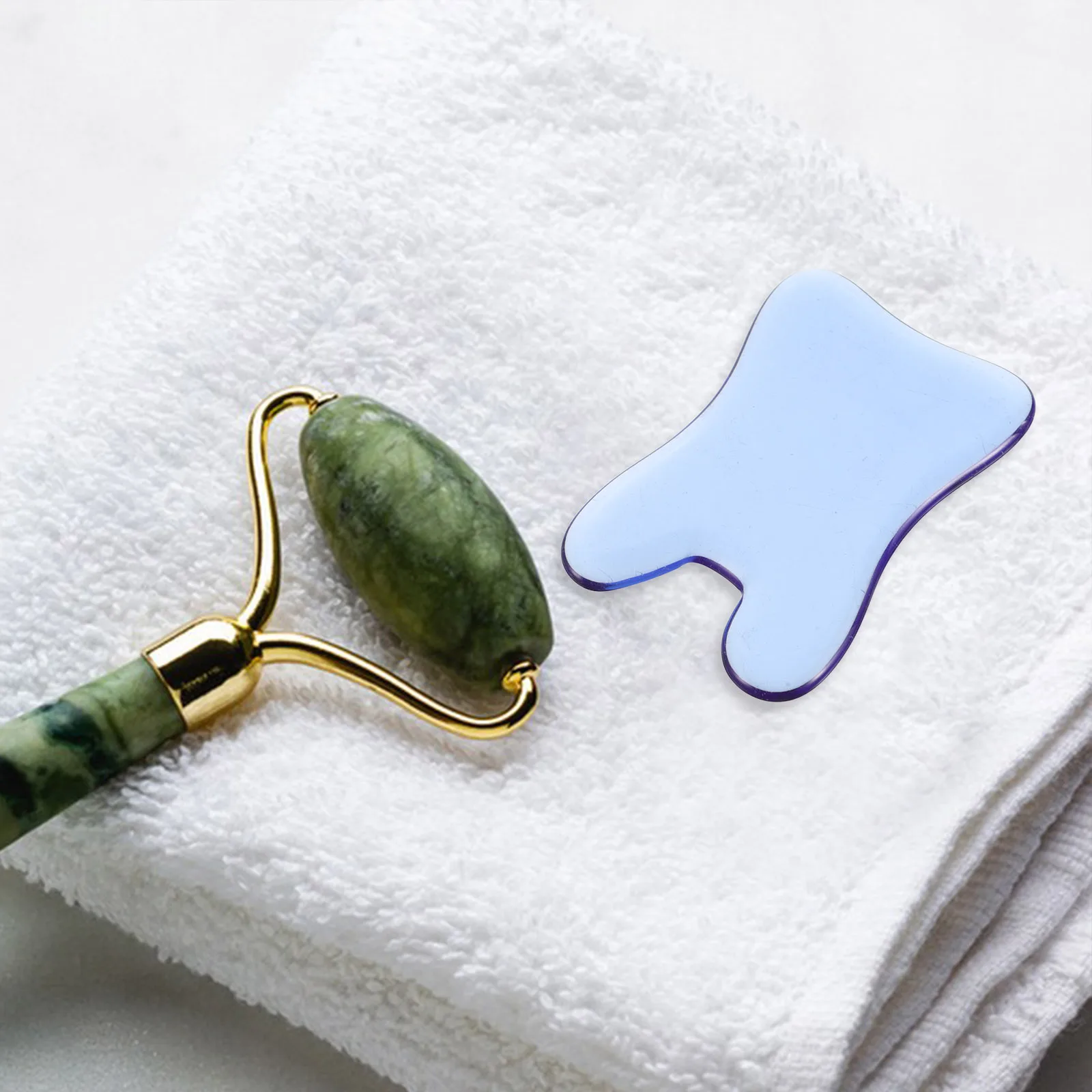 أداة Gua Sha للوجه مصنوعة من الكريستال الأزرق للعناية اليومية بالبشرة ونحت الفك ومدلك تحديد الوجه للنساء والرجال #1