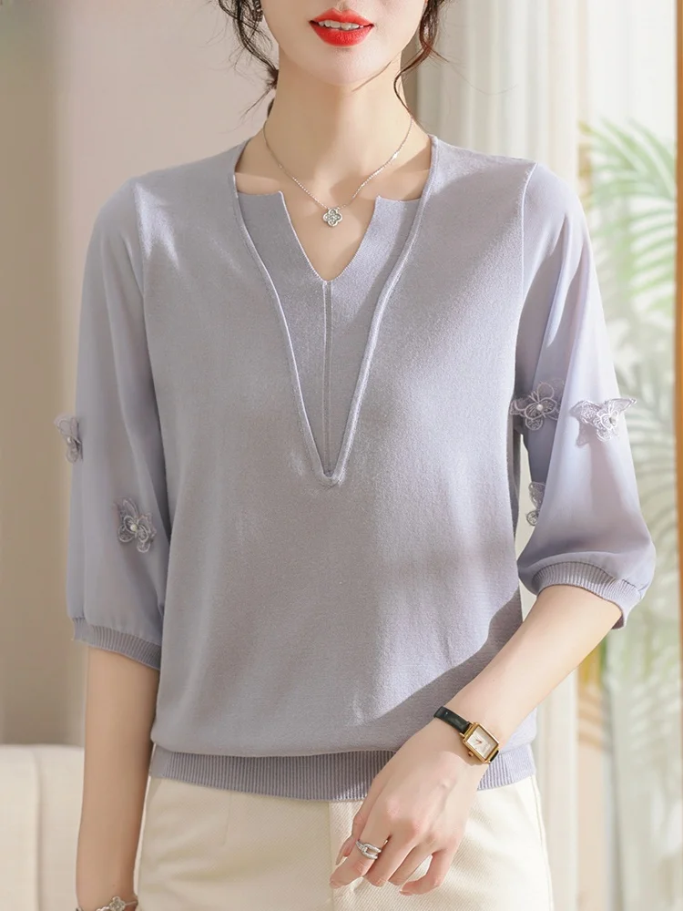 

Модная вязаная осенняя одежда для мам 2024: Новая футболка с V-образным вырезом для женщин среднего возраста, смесь полиэстера и вискозы