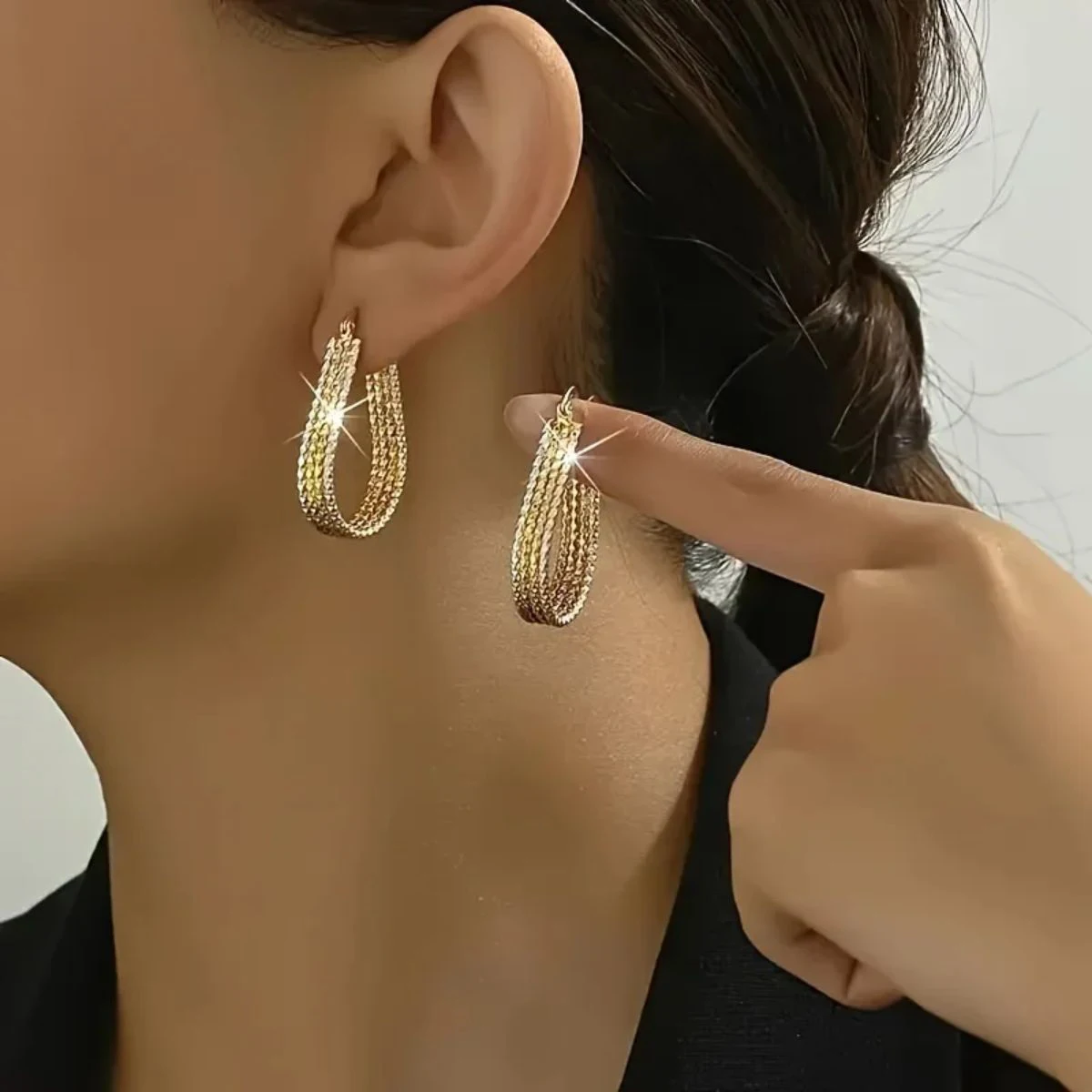 

European And American Mixed Color Women's Earrings Fashionable High-end Earrings, Simple Teardrop Shaped Earrings