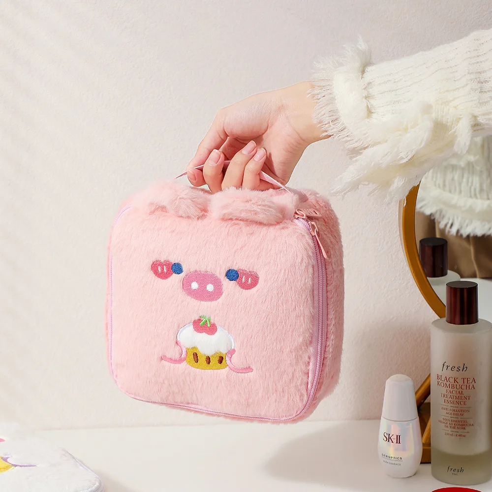 Kawaii Animal Women Makeup Bag Girl Plush Square borsa da viaggio portatile di grande capacità per articoli da toeletta