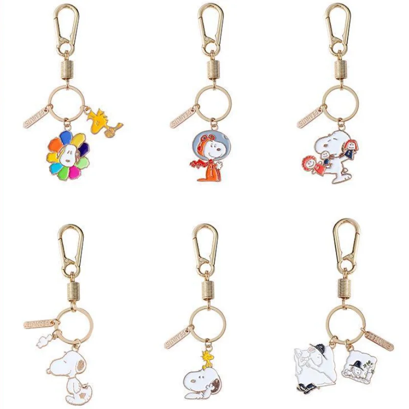 Snoopy men's and women's fun creative cartoon small, exquisite, portable and versatile metal decorative pendant car keychain