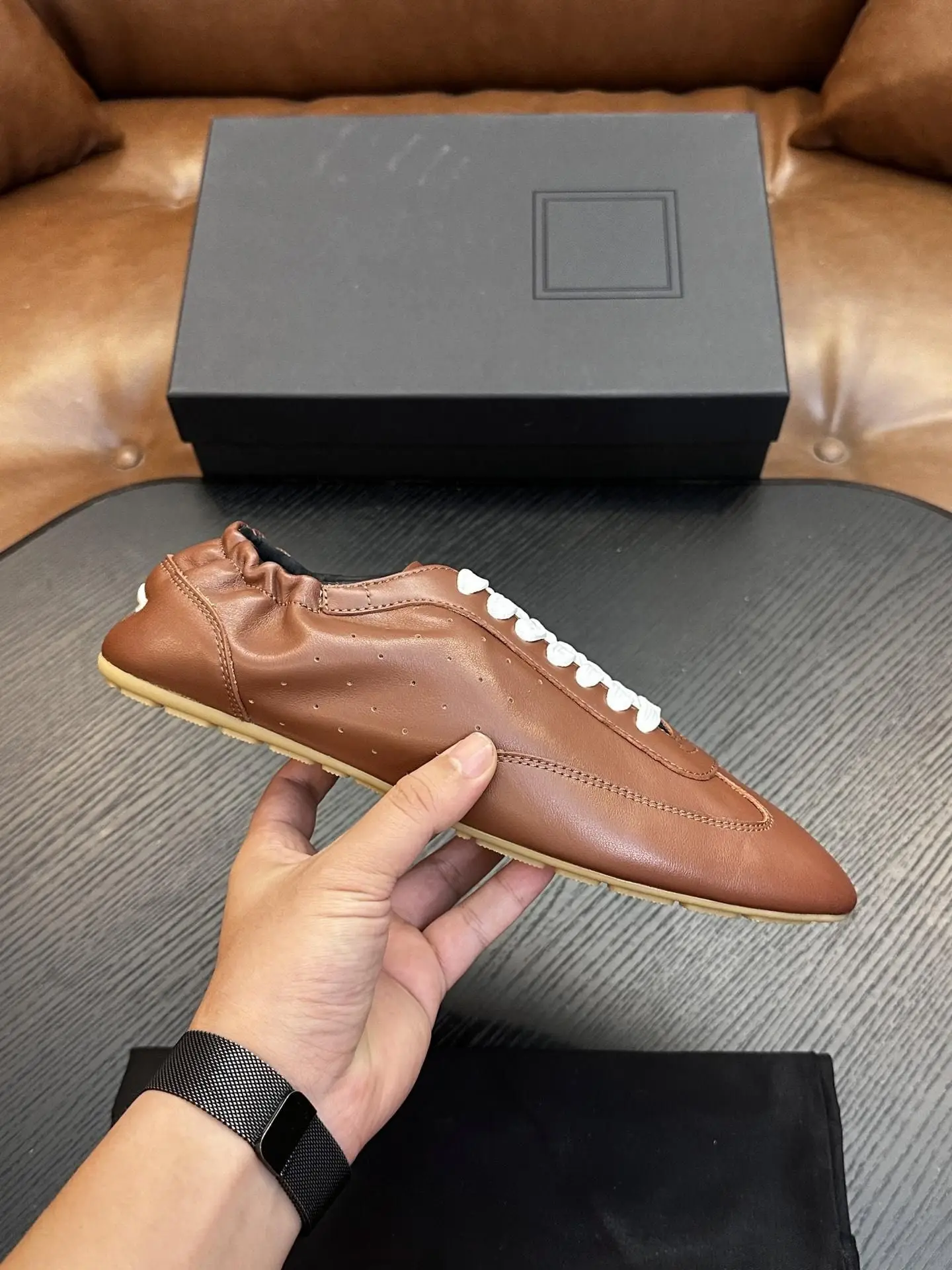 Unisex Fashion Low Cut Soft Leather Board Shoes Solid Brown Perforated Upper Ruched Heel White Laces Daily Flat Sneakers