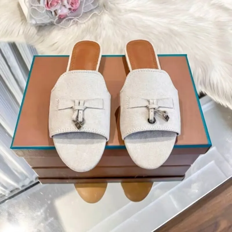 

Новые женские летние шлепанцы 2026: кожаные, плоские, универсальные, удобные, в стиле мюли, для повседневной носки