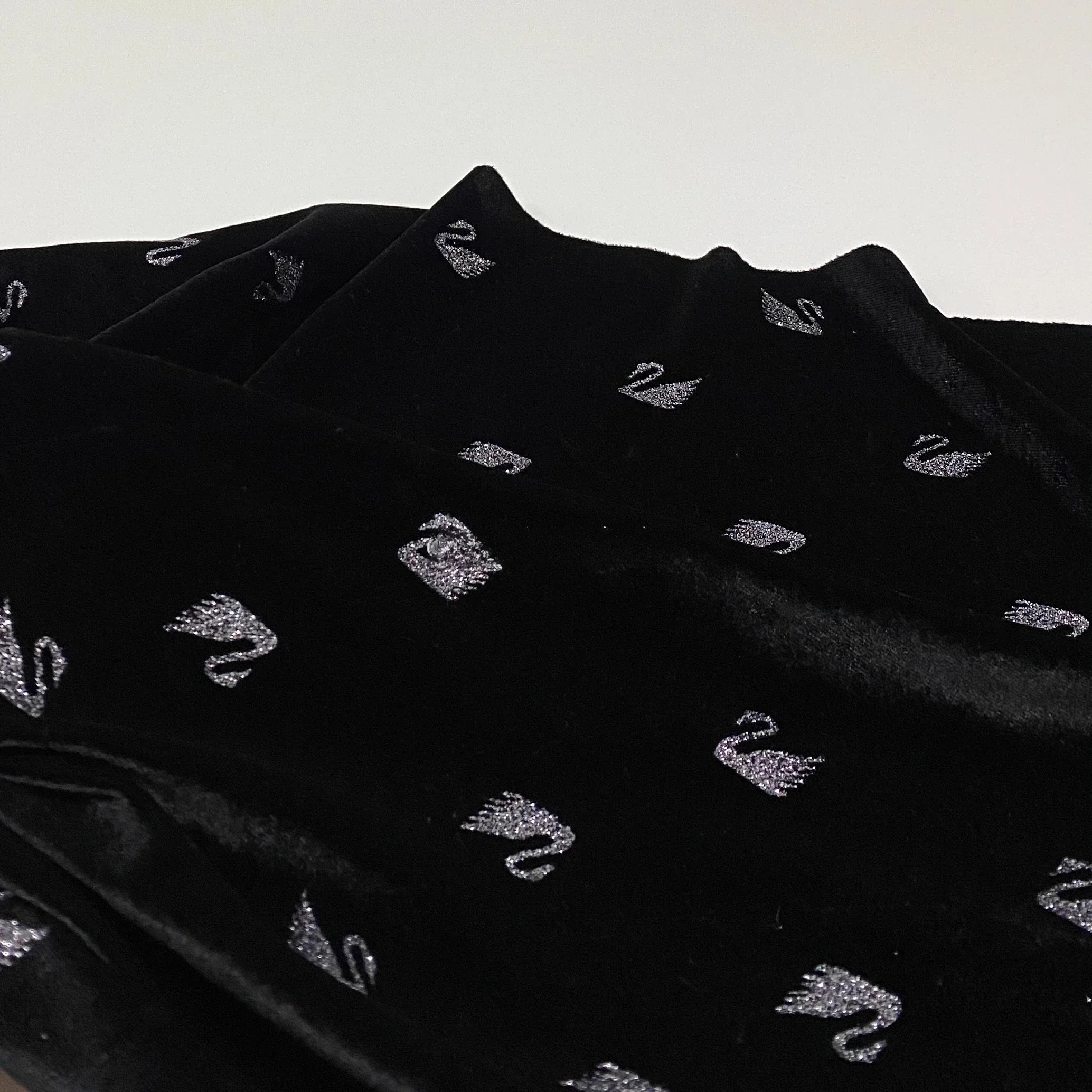 

Маленький лебедь, горячее тиснение, блестящая ткань в виде лебедя, подвесная эластичная бархатная ткань для шитья платья, танцевальный наряд, ткань, дизайнерская ткань «сделай сам»