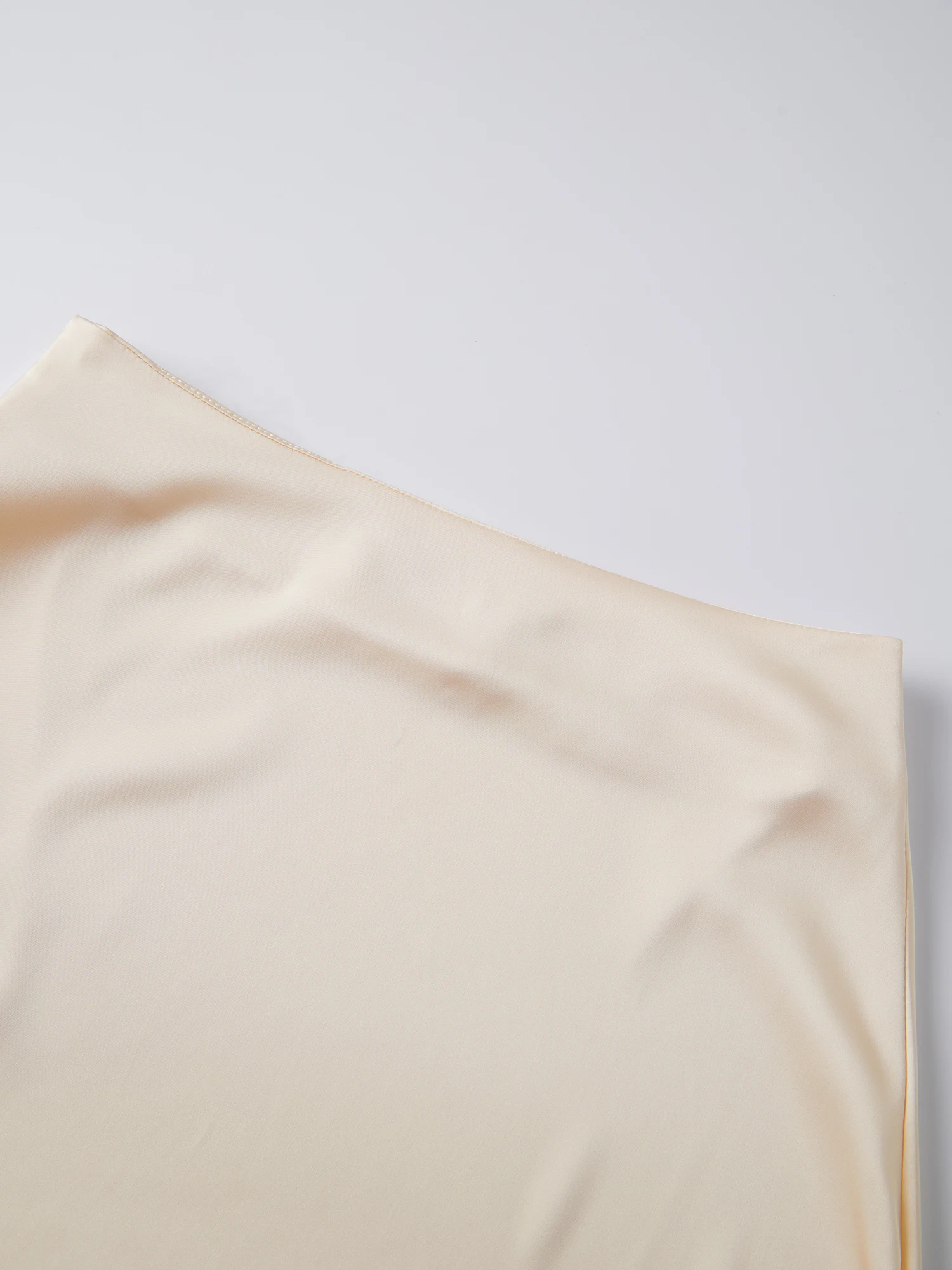 تنورة متوسطة الطول أنيقة بطبعة زهور عالية الخصر مع حاشية مكشكشة للنساء مثالية لأزياء الصيف والربيع والخريف #4